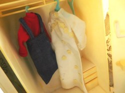 sindy wardrobe d